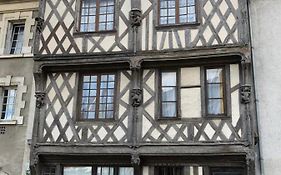 Maison Des Acrobates